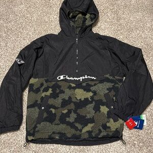 NWT women’s size small champion pullover